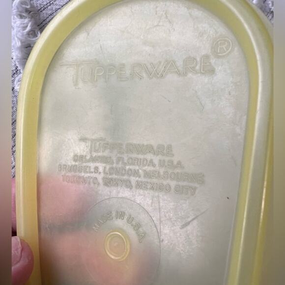 Vintage Yellow Tupperware 1 Quart Pitcher 792-7 - Picture 8 of 12